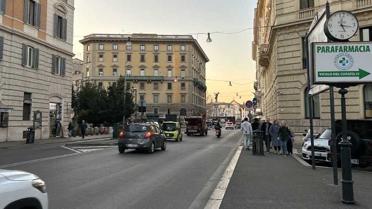 Via Vittorio Emanuele e sullo sfondo il ponte omonimo