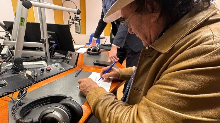 Al Bano negli studi di Radio Vaticana - Vatican News