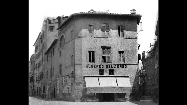L'albergo dell'Orso nel rione Ponte in una vecchia fotografia
