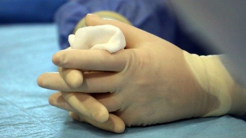 Kapelan o posłudze w szpitalu: sakramenty niosą pacjentom duchowe ukojenie