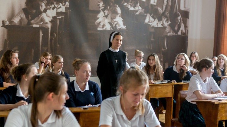 Uczennice Liceum Sióstr Nazaretanek w Warszawie (Archiwum CSFN) 