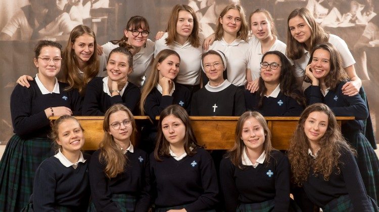 Uczennice Liceum Sióstr Nazaretanek w Warszawie (Archiwum CSFN)