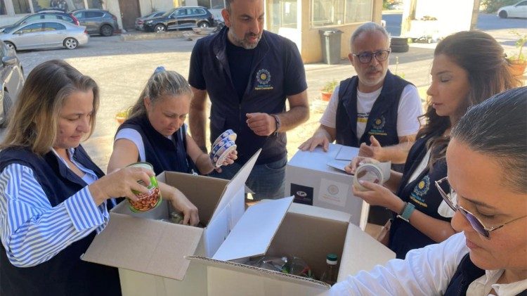 Przygotowywanie pomocy dla Libanu (Fundacja Redemptoris Missio)