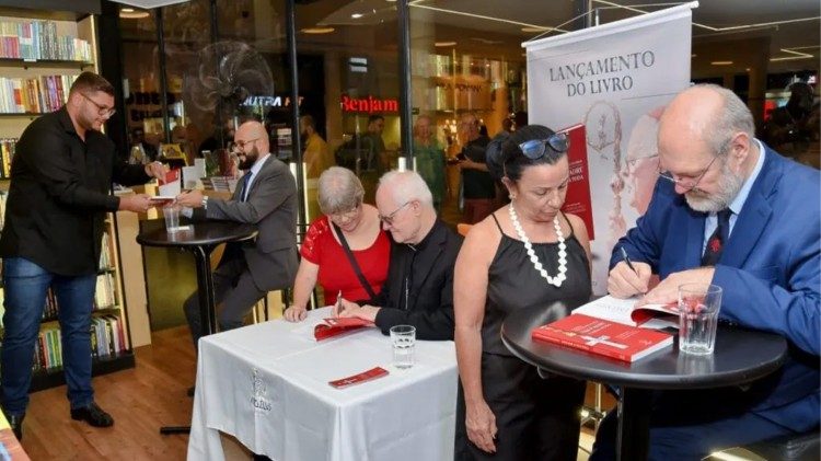 Lançado o livro, “Cardeal Odilo Pedro Scherer: um Padre a Vida Toda”