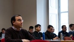 Priesterausbildungshilfe an der Santa-Croce-Universität in Rom