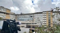 Vedere din curtea interioară a spitalului ”Agostino Gemelli” din Roma.