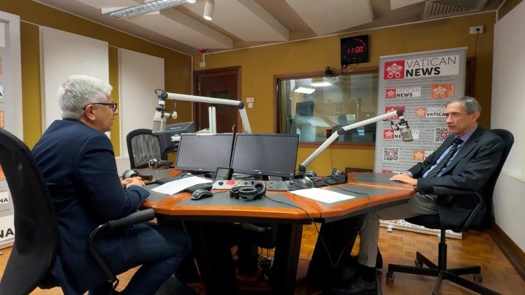 Andrea Tornielli i rektor Riccardo Zucchi tijekom intervjua