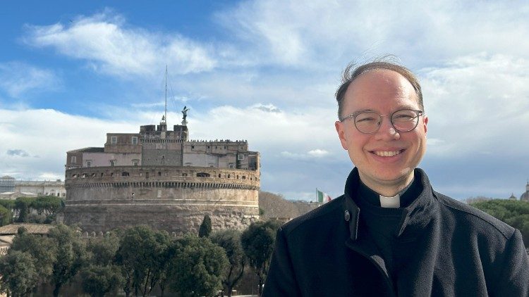 Marco Benini, Lehrstuhl für Liturgiewissenschaft in Trier, vor der Engelsburg 