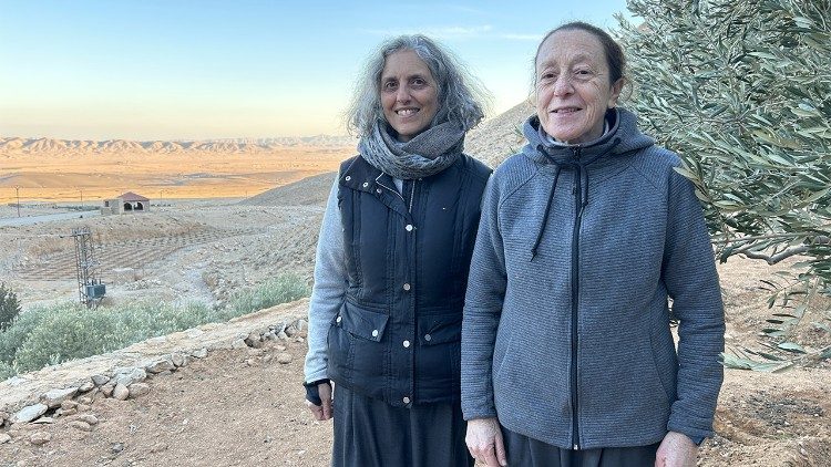 Suor Carol e suor Houda