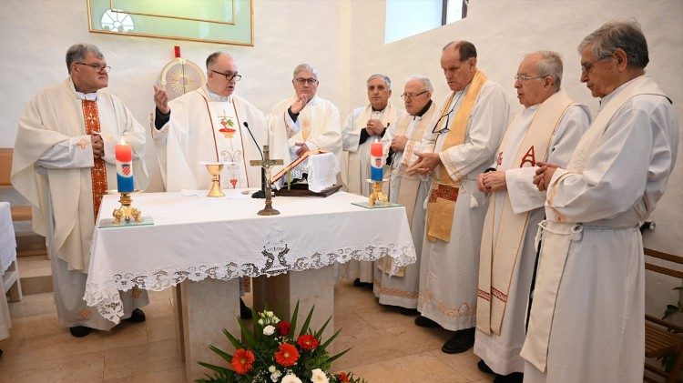 Misa na obljetnicu razaranja samostana i crkve u Karinu  (Foto: Ines Grbić)