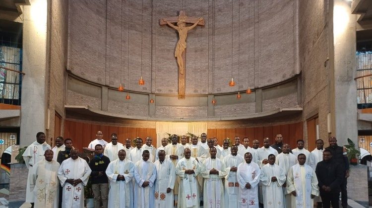 Roma ina milango mingi, watanzania tafuteni mlango wa matumaini