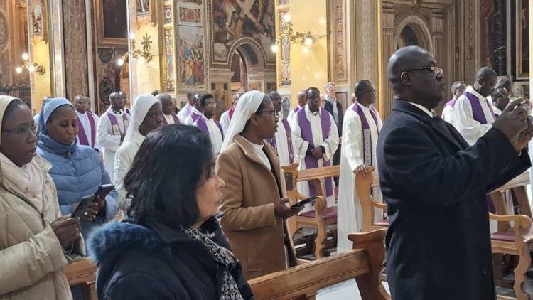 Wakati wa Misa ya Mazishi ya Padre Ballong