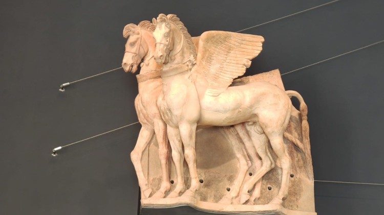 Museo Nazionale di Tarquinia - Palazzo Vitelleschi, Cavalli alati dal tempio dell'Ara Regina, lastra in terracotta,  fine del V-  inizi del IV secolo a.C.
