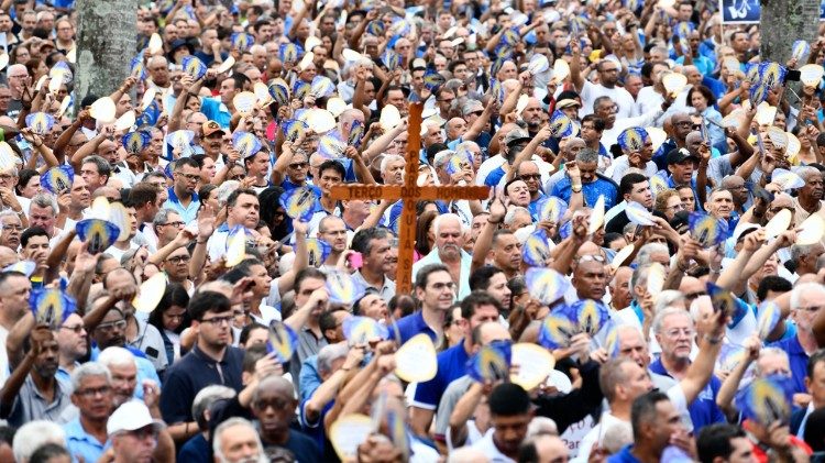 Milhares participam de Missa na Romaria do Terço dos Homens, em Aparecida (Thiago Leon)