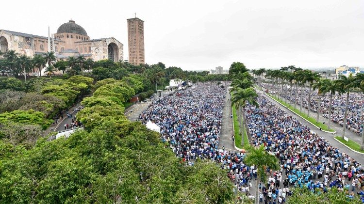 Cerca de 90 mil participam da Romaria do Terço dos Homens no Santuário Aparecida (Thiago Leon)