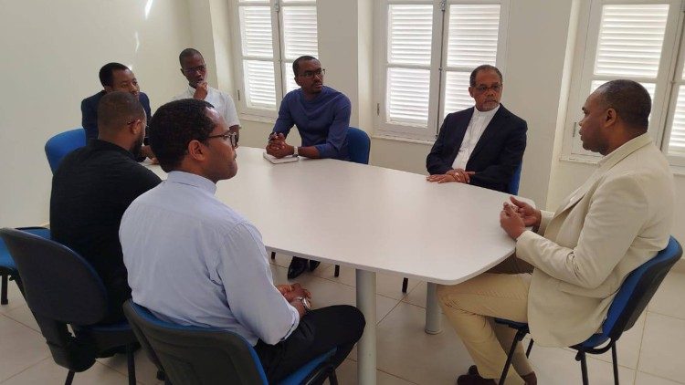 Dom Ildo Fortes durante uma reunião