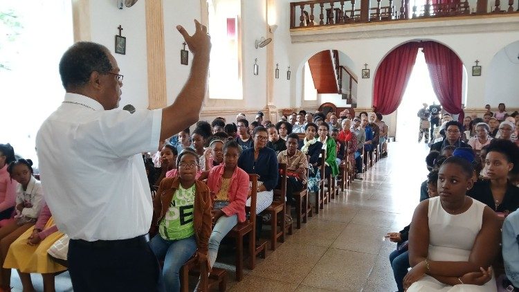 2025.02.18 Il vescovo Ildo Fortes in visita pastorale a Midelo