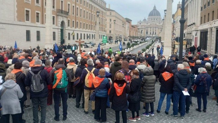 Ilustračná snímka: Pútnici smerujúci k Svätej bráne