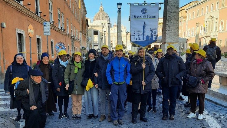 Pellegrini della diocesi di Parma in via della Conciliazione