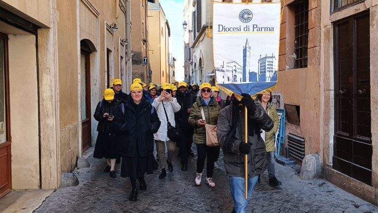 In cammino per le vie intorno al Vaticano