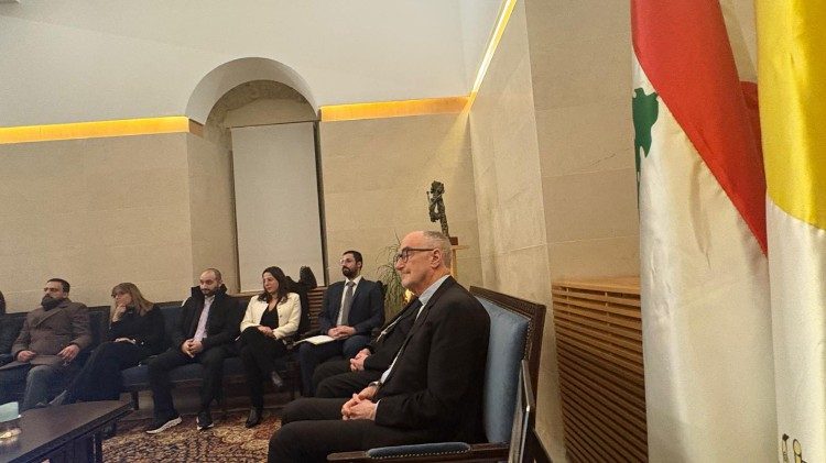 Reunión con jóvenes de la Academia de Liderazgo para la Paz.