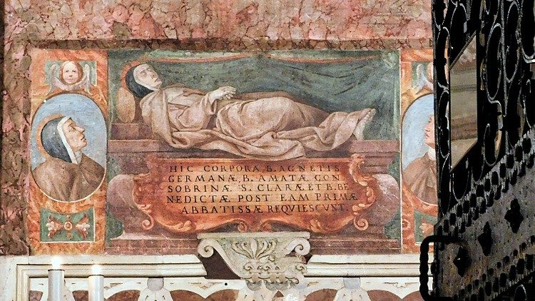 Nagrobek bł. Amaty i pierwszych towarzyszek św. Klary w Asyżu - bazylika św. Klary (s. Amata J. Nowaszewska CSFN)