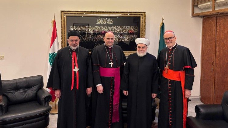 Da esquerda para a direita, o arcebispo Soueif, o núncio Borgia, o mufti e o cardeal Czerny