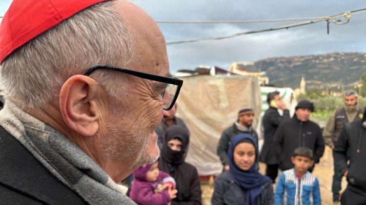 Kardinal Czerny im syrischen Flüchtlingslager im Libanon