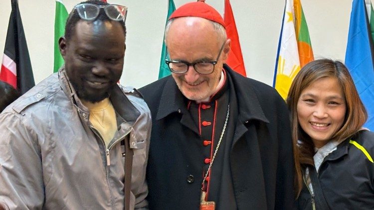 Il cardinale incontra un gruppo di migranti e rifugiati asiatici e africani a Beirut