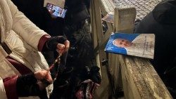 Wierni modlą się w intencji Ojca Świętego