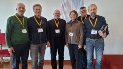 Iš kairės: IDC vicepirmininkas E. Thouetas, diak. A, Kučikas, kun. L. Vileniškis, V. Malinauskienė, diak. N. Čapas, diak. D. Chmieliauskas