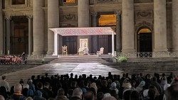 Różaniec w intencji Ojca Świętego na Placu św. Piotra