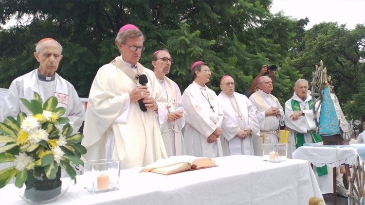 The Archbishop of Buenos Aires  Jorge Ignacio García Cuerva, presiding the Mass in Plaza Constitución