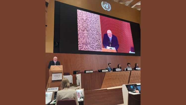 l'arcivescovo Paul Richard Gallagher, segretario per i Rapporti con gli Stati e le Organizzazioni Internazionali alla Conferenza sul Disarmo