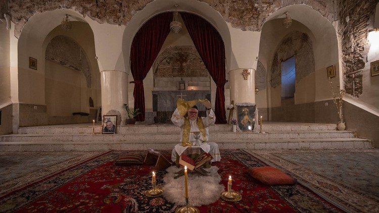 Kun. Petzoldas vienuolyno koplyčioje