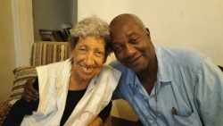 Manuela Soeiro juntamente com o filósofo moçambicano, Severino Elias Ngoenha 