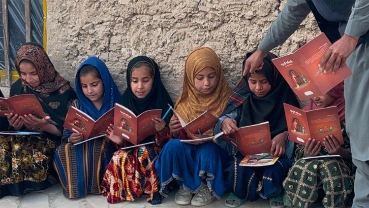 Afghanistan, l'azione di Today Child a favore dello studio delle bambine
