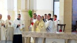 Ubatizo ni Sakramenti inayotuingiza katika Ukristo, ni Sakramenti inayotuondolea dhambi ya asili na adhabu zake zote. 