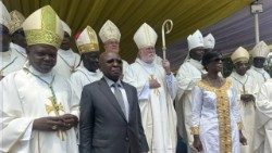 2025.01.13 Askofu Mkuu Gallagher wakati wa Misa katika Jamhuri ya Congo Brazaville.