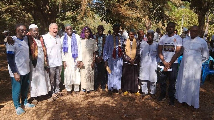Comunidade Islâmica, representantes da Religião Tradicional, da Igreja Evangélica e de autoridades civis participaram no evento