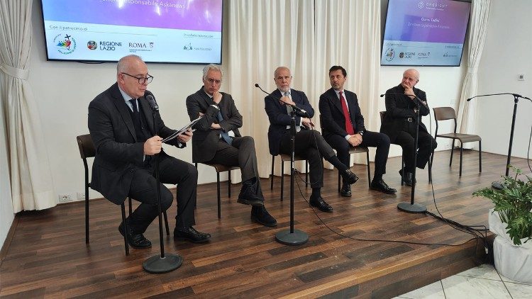 Un momento della presentazione del nuovo Centro oculistico sociale a Roma