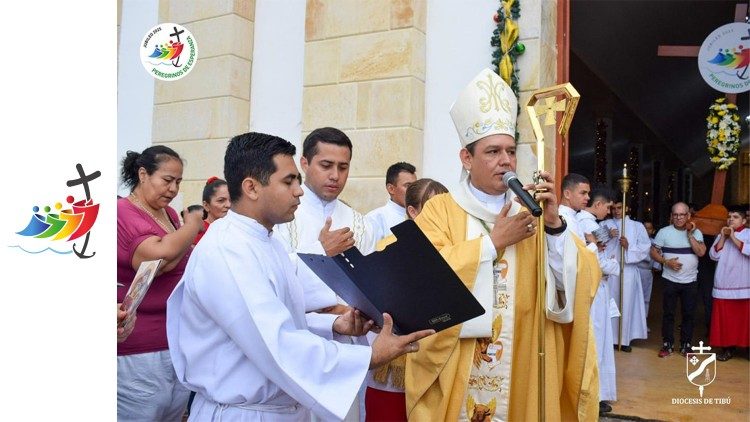 Bishop Israel Bravo with the Catholic community in the Diocese of Tibú