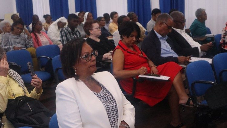 Os participantes na Conferência