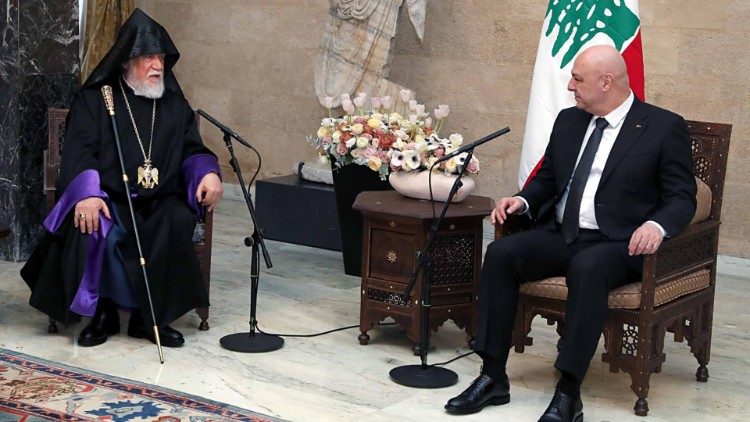 Արամ Ա Կաթողիկոս եւ Լիբանանի հանրապետութեան նորընտիր նախագահ զօրավար Ժոզէֆ Աունը