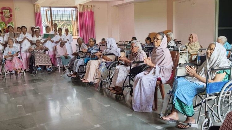 Le donne ospiti della casa di riposo