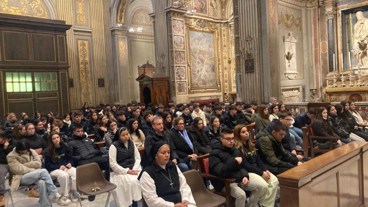 Estudiantes españoles de peregrinación por Roma