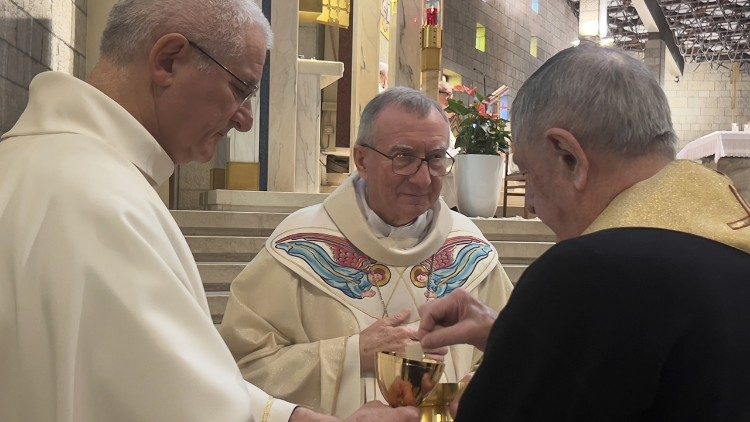 Parolin durante la Messa nel santuario dell'Opsa