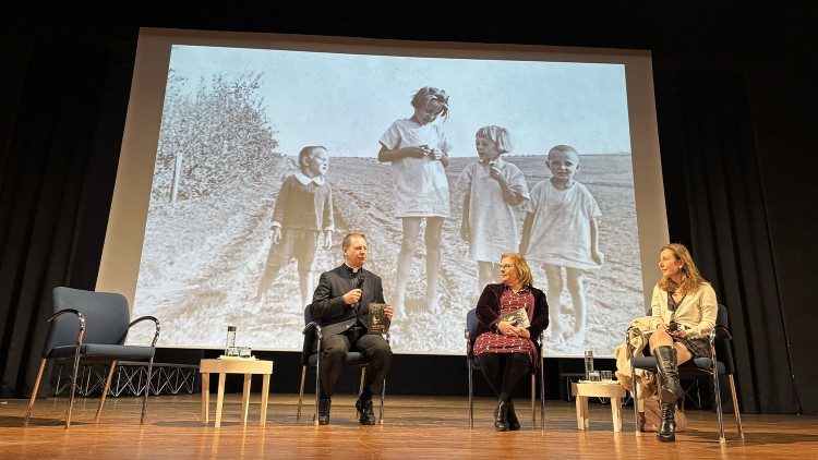 Spotkanie w Rzymie poświęcone książce “Uccisero anche i bambini”