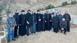 Кардынал Клаўдыё Гуджэроці падчас сустрэчы з законнікамі ў Сірыі 