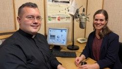 Vedúci Slovenskej redakcie VR o. Martin Jarábek a hovorkyňa KBS Katarína Jančišinová